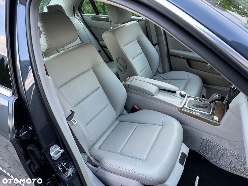 Mercedes-Benz Klasa E 250 T CDI 7G-TRONIC Elegance - 22