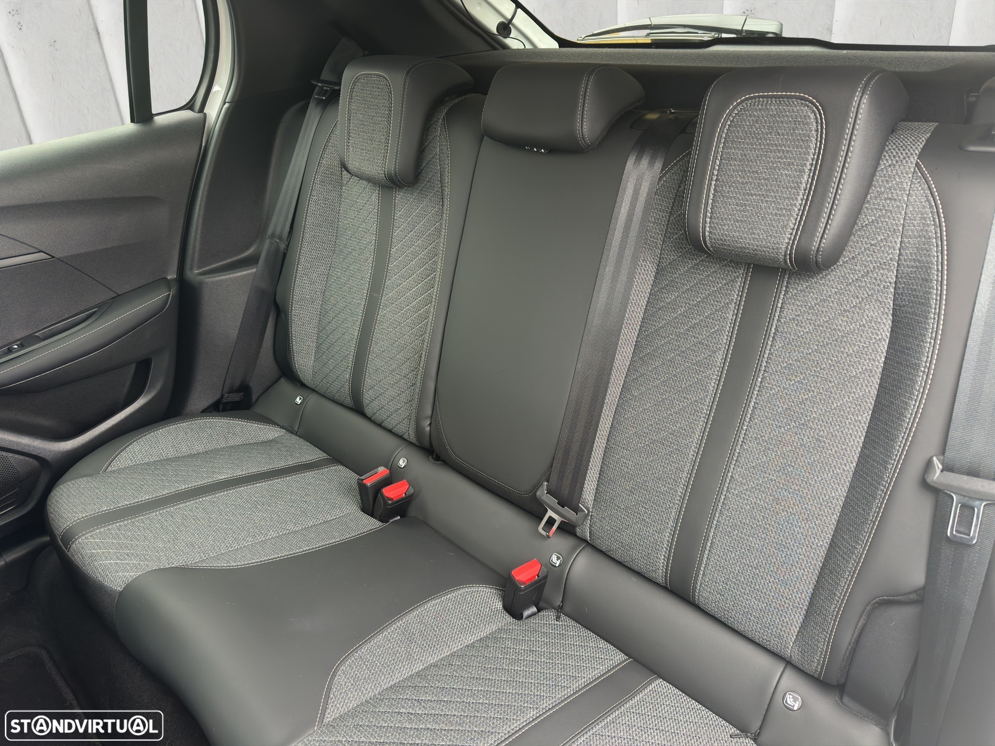 Peugeot e-208 50 kWh Allure - 11