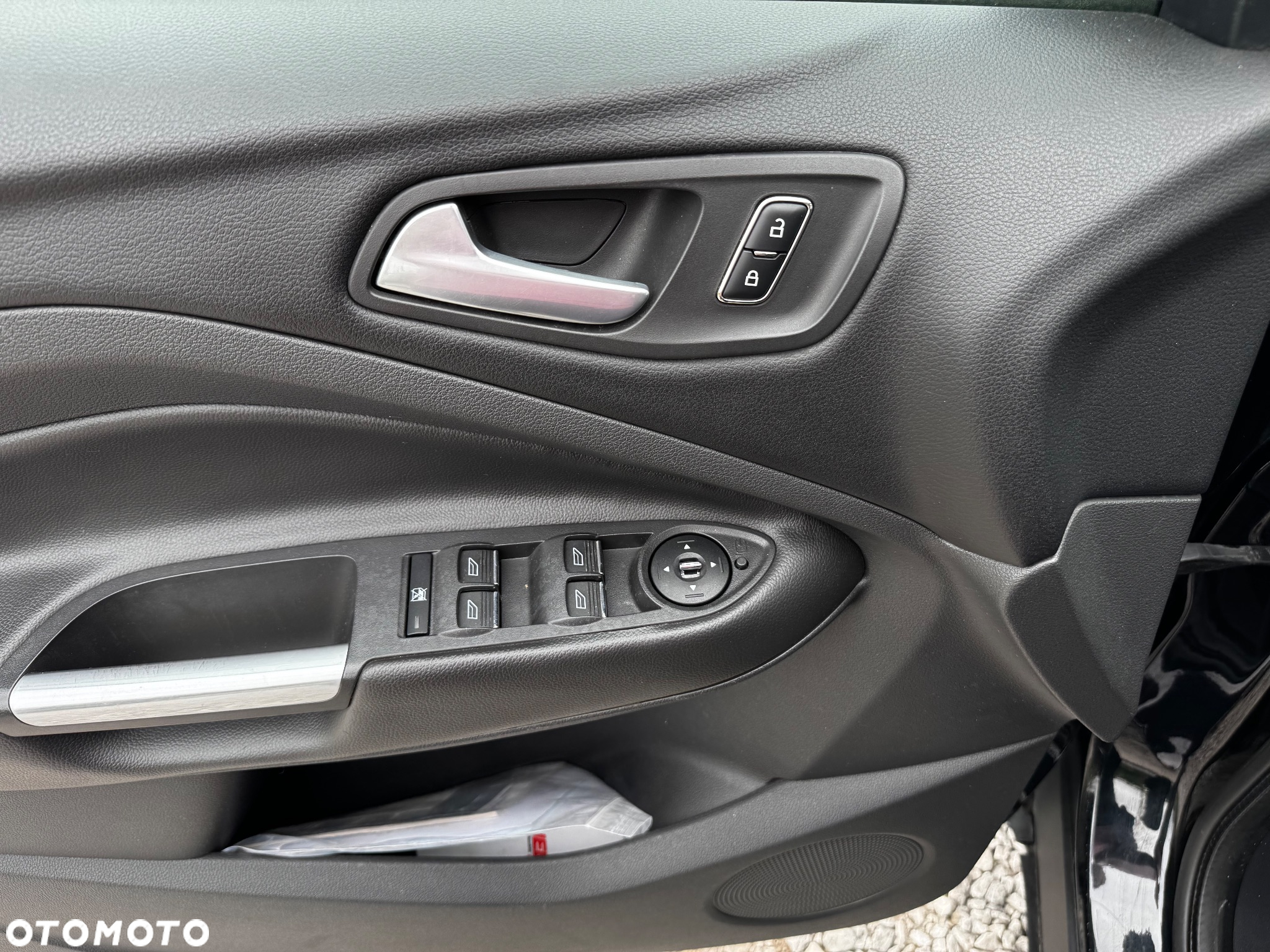 Ford Kuga 1.6 EcoBoost 2x4 Trend - 30