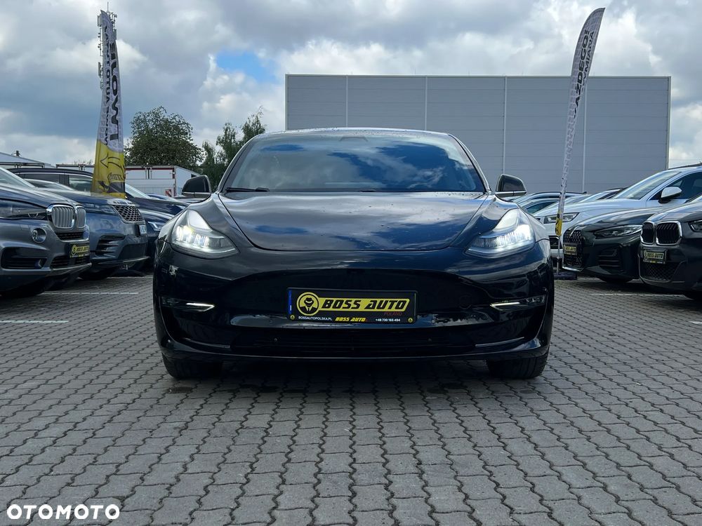 Tesla Model 3 - 4