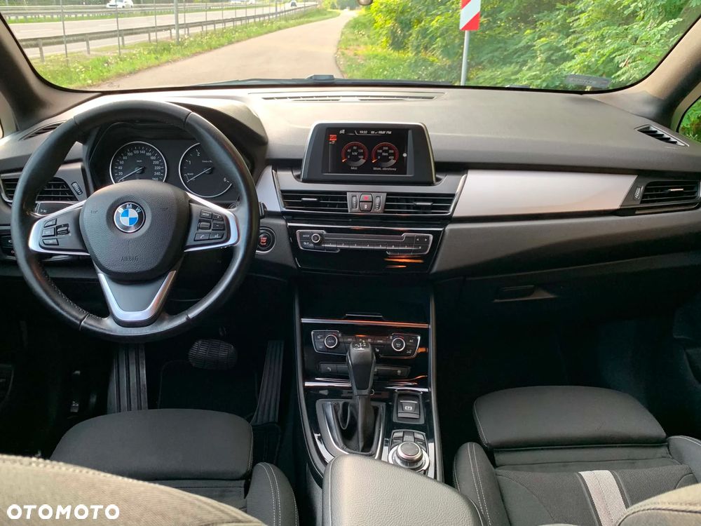 BMW Seria 2 218d - 13