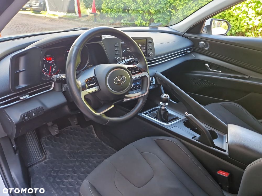 Hyundai Elantra 1.6 Smart - 11