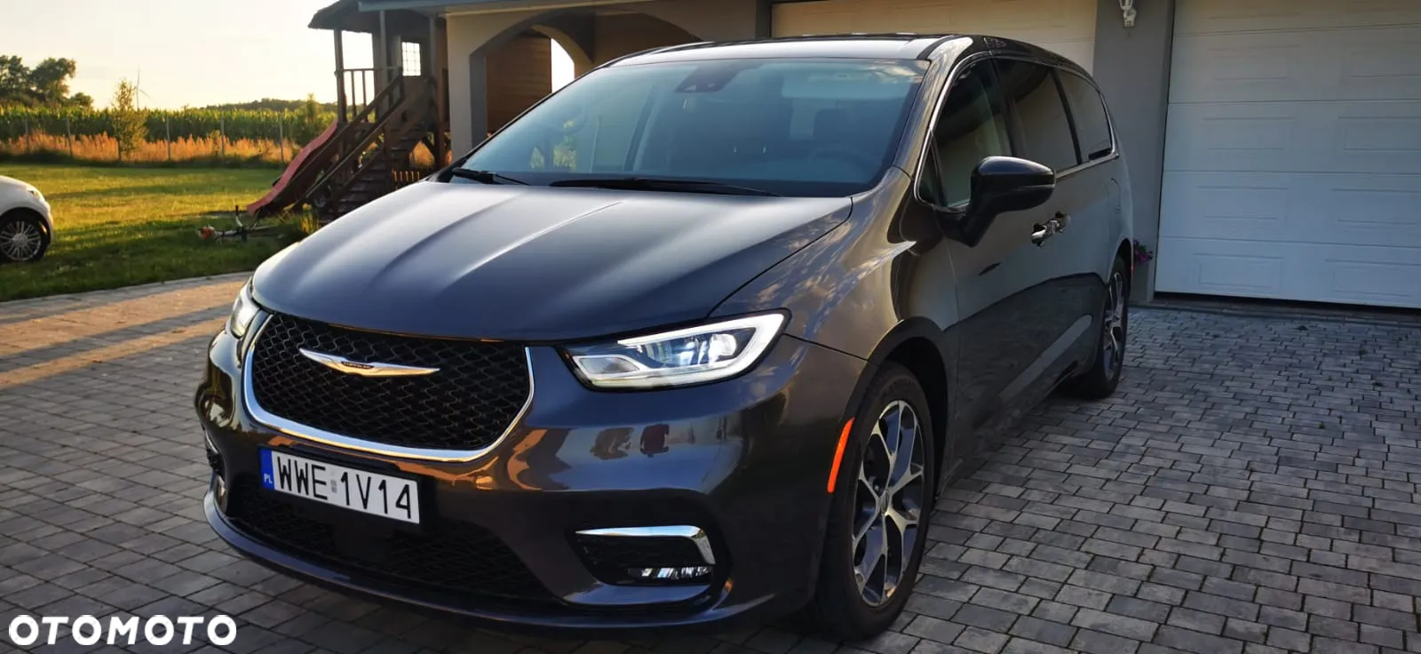 Chrysler Pacifica - 2