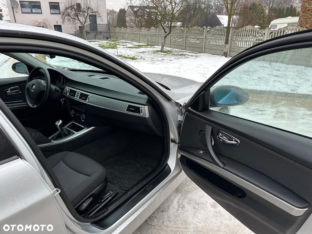BMW Seria 3 318i - 5