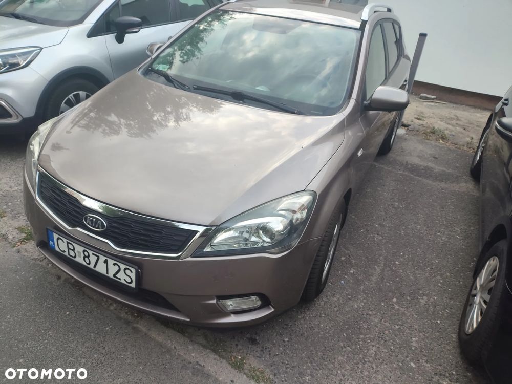 Kia Ceed - 9