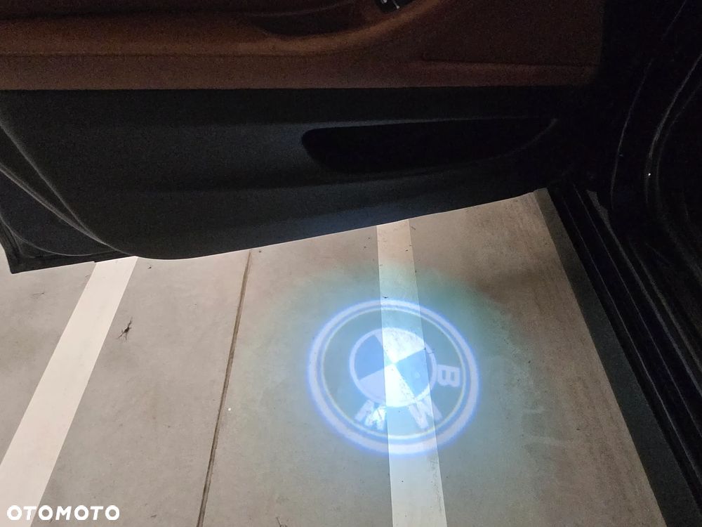 BMW Seria 5 525d Sport-Aut Luxury Line - 32