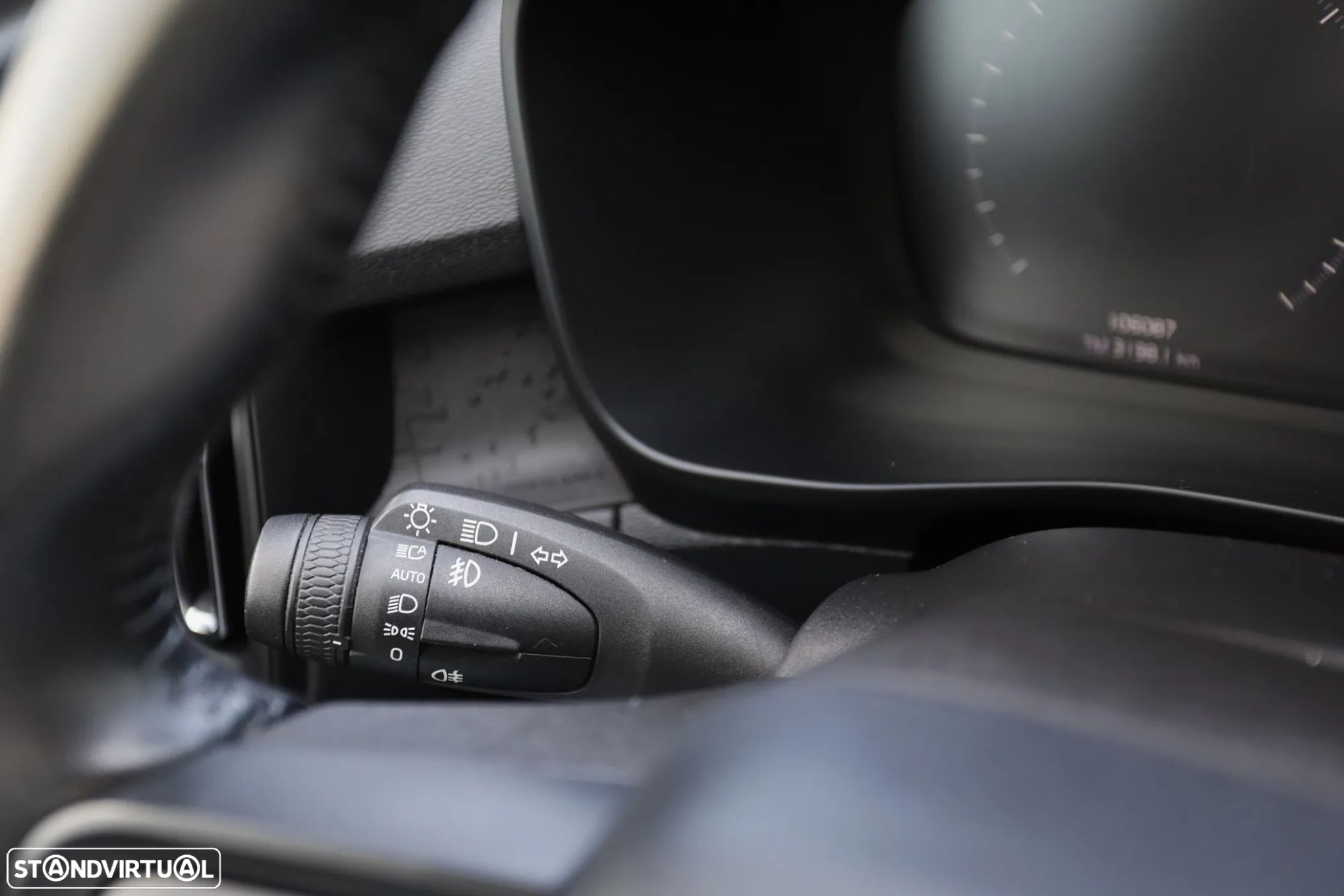 Volvo XC 40 1.5 T3 Momentum Plus - 16