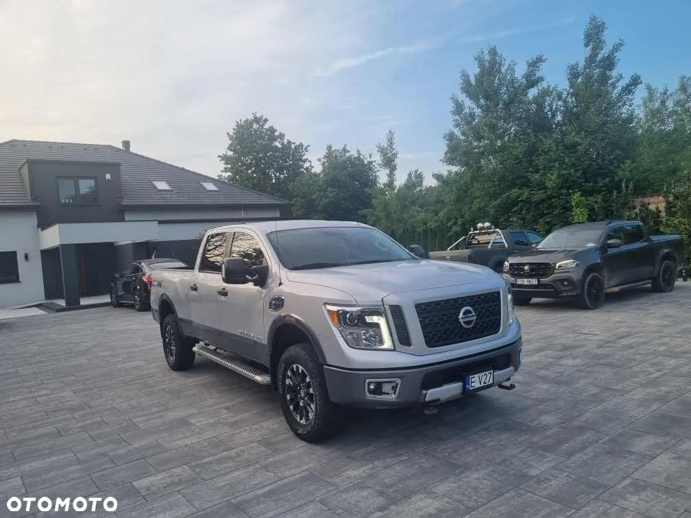 Nissan Titan - 4