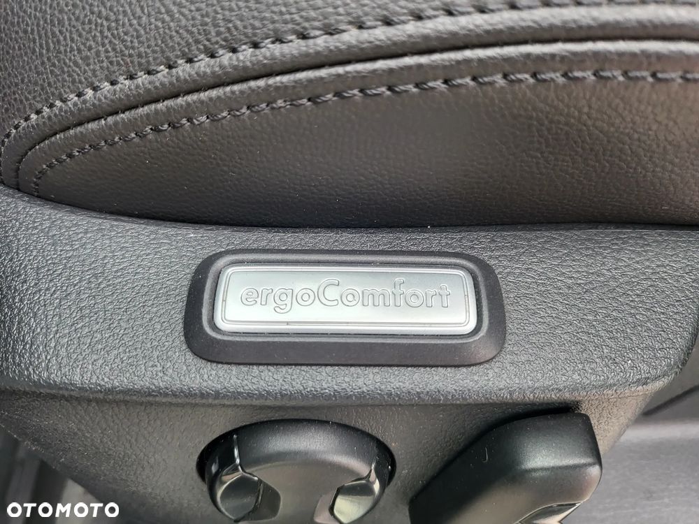 Volkswagen Passat Variant 2.0 TDI SCR 4Motion DSG Highline - 18