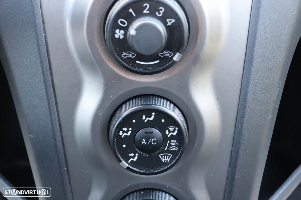 Toyota Yaris 1.3 VVT-i Sol High Pack VSC+TRC - 13