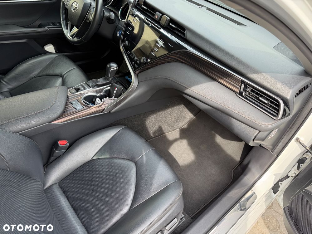 Toyota Camry - 11