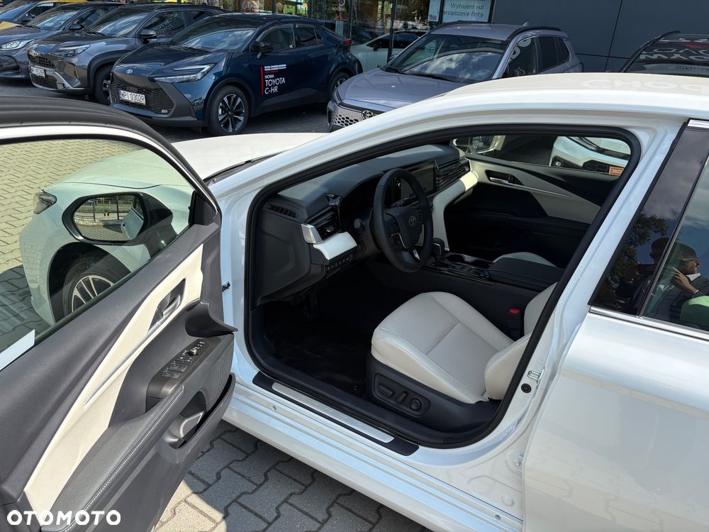 Toyota Camry 2.5 Hybrid Dynamic Force Executive e-CVT - 13