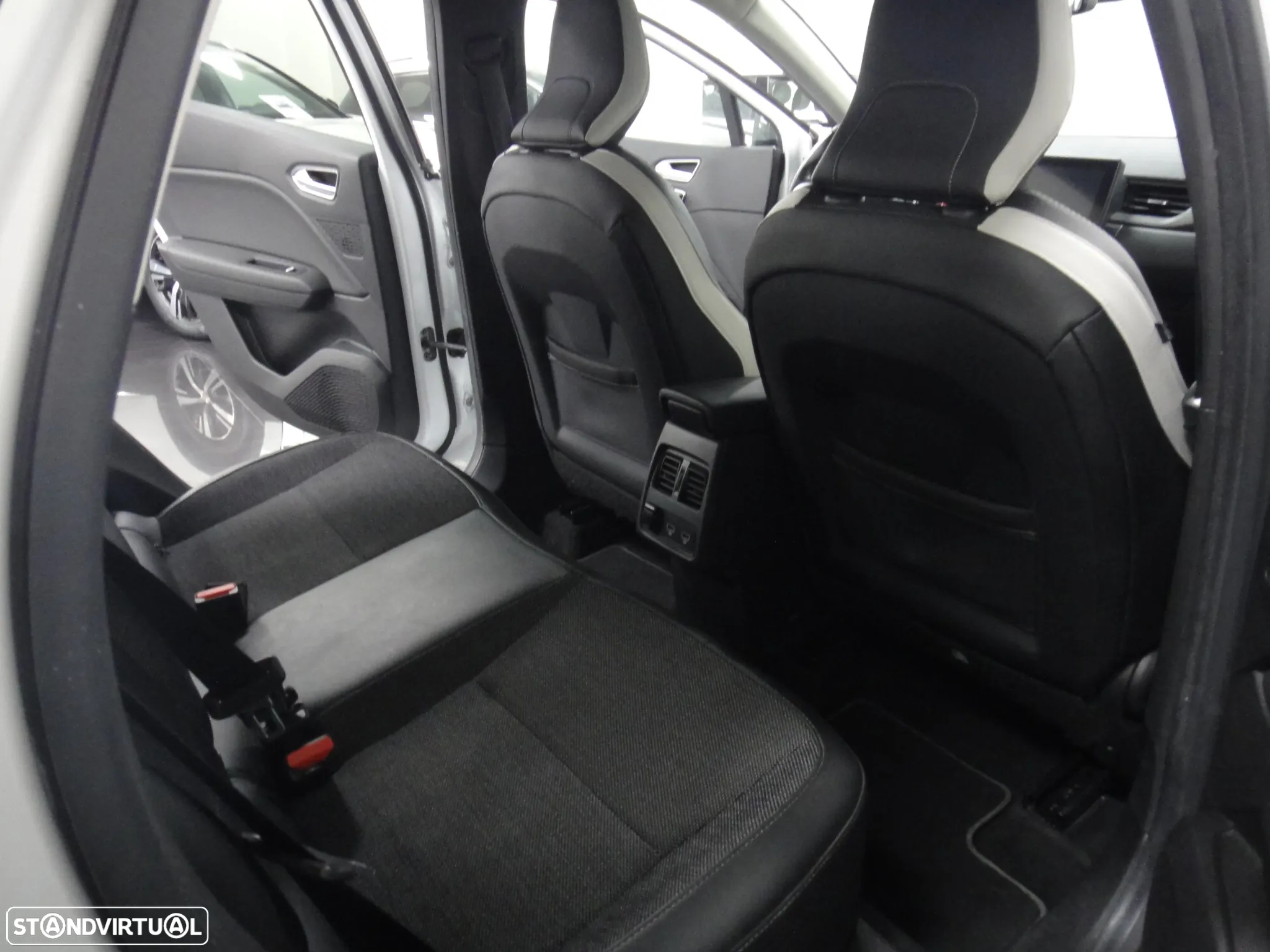 Renault Captur 1.0 TCe Exclusive - 18
