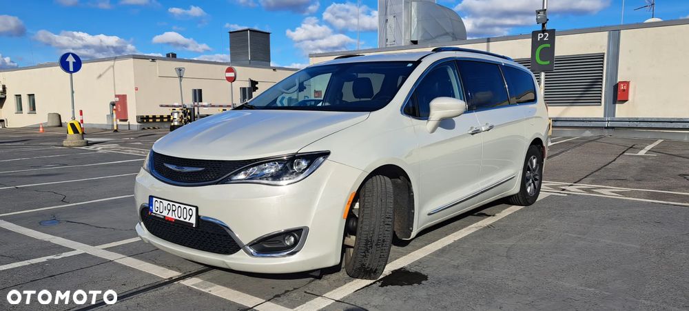 Chrysler Pacifica - 3