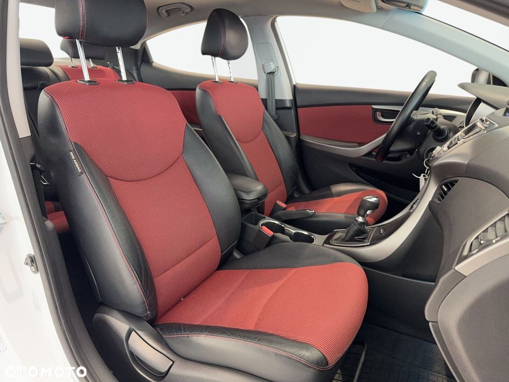 Hyundai Elantra 1.6 Classic + - 14