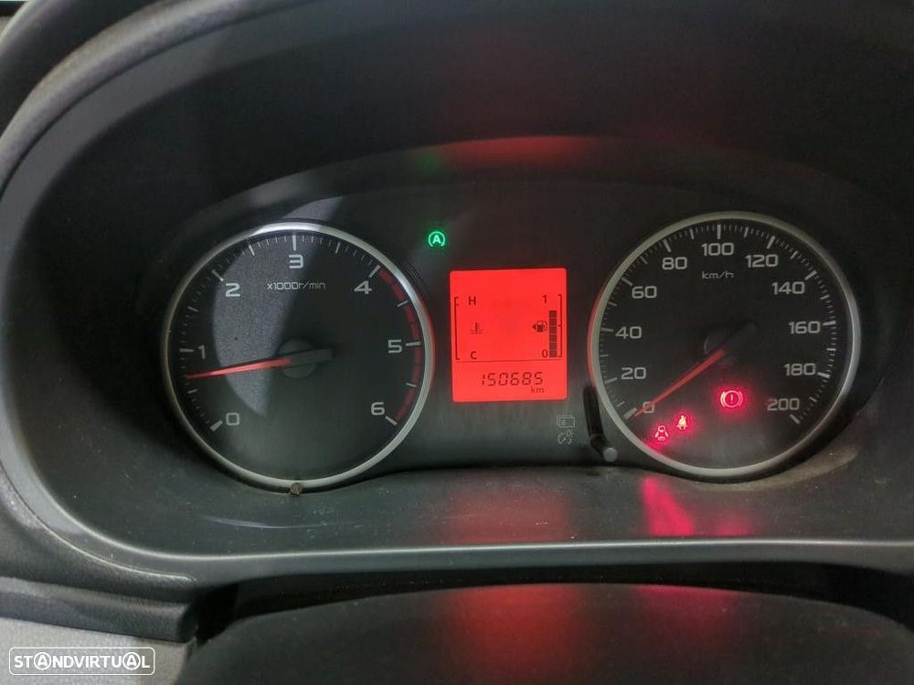 Mitsubishi L200 2.4 DI-D CD Invite 4WD - 5