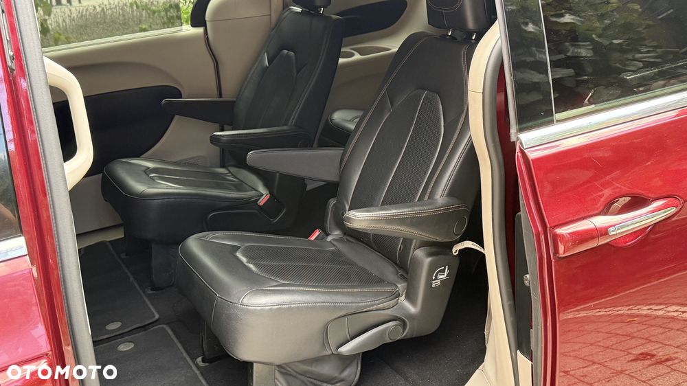 Chrysler Pacifica - 30