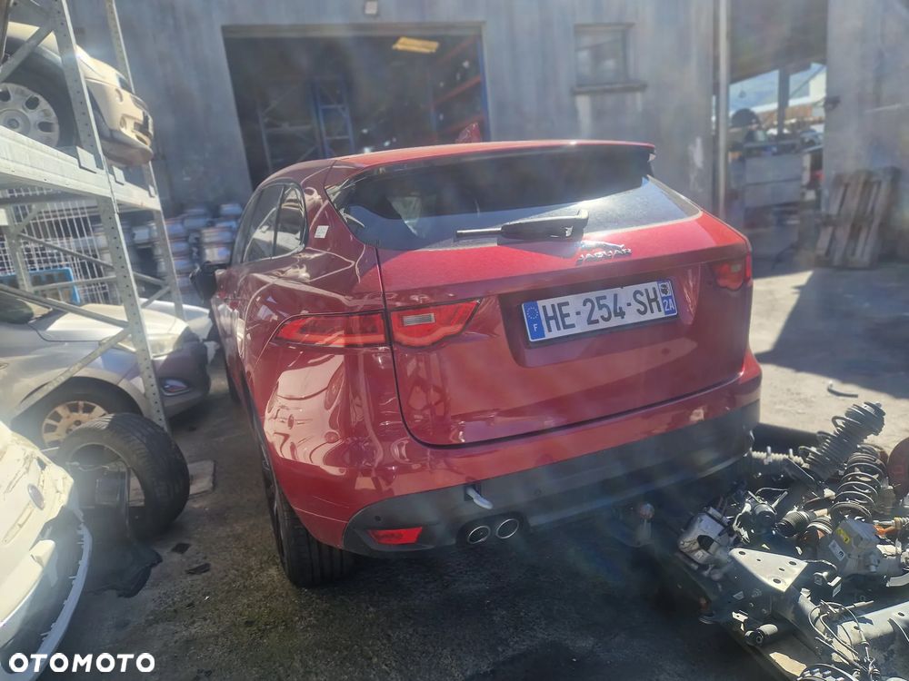 Jaguar F-Pace 20d R-Sport - 4