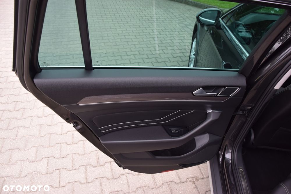 Volkswagen Passat Alltrack 2.0 TDI SCR DSG 4Motion - 30