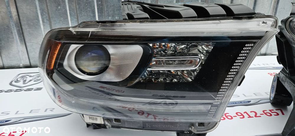 Dodge Durango III LIFT 2014- Kompletny reflektor lewy Lampa lewa P68299131AD Kompletny reflektor prawy Lampa prawa P68299130AD KOMPLETNY lampy Oryginalne MOPAR WERSJA RT GT CZARNE ŚRODKI - 6