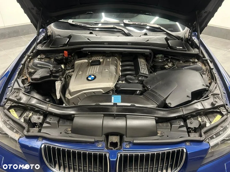 BMW Seria 3 325xi Touring - 19