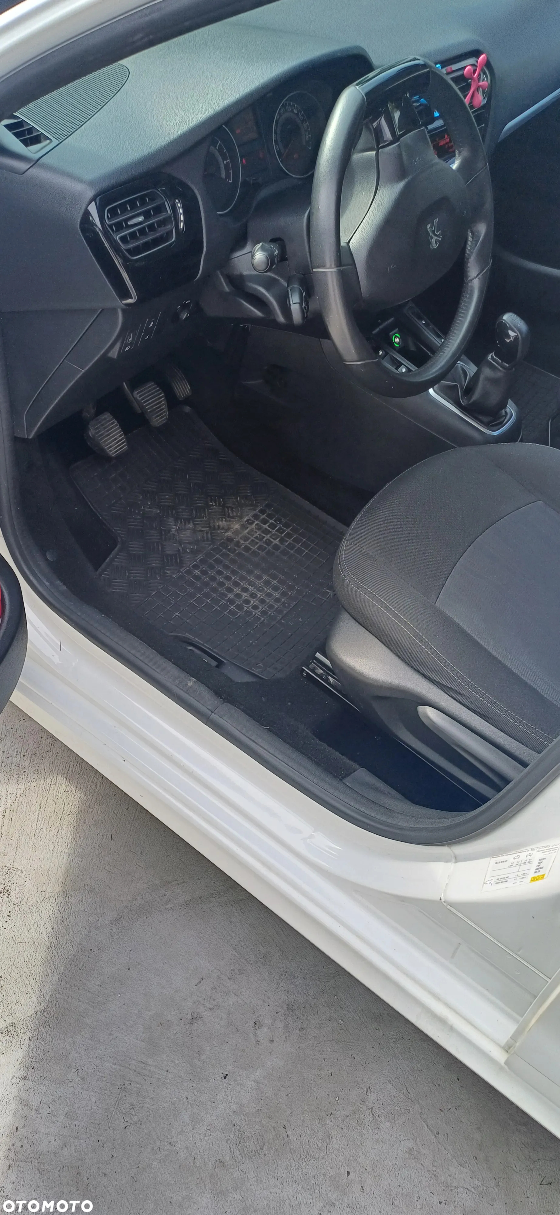 Peugeot 301 1.6 VTi Allure - 6