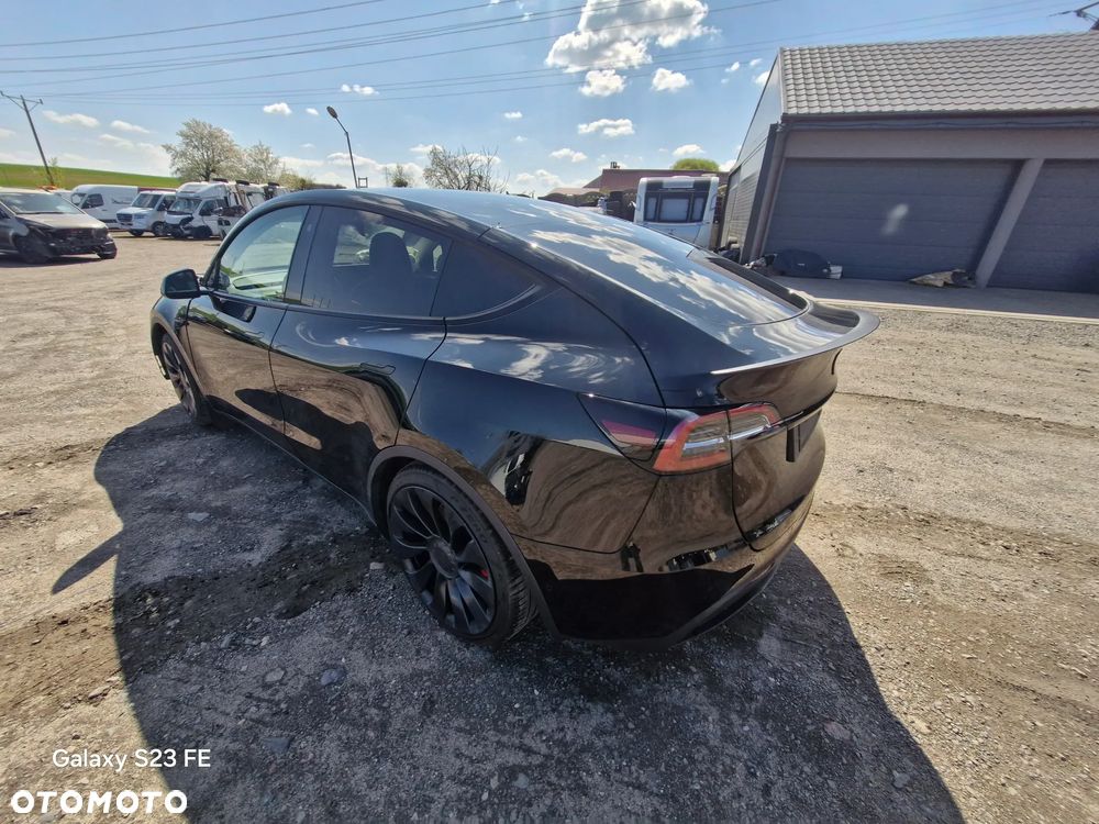 Tesla Model Y Performance Dual Motor AWD - 3