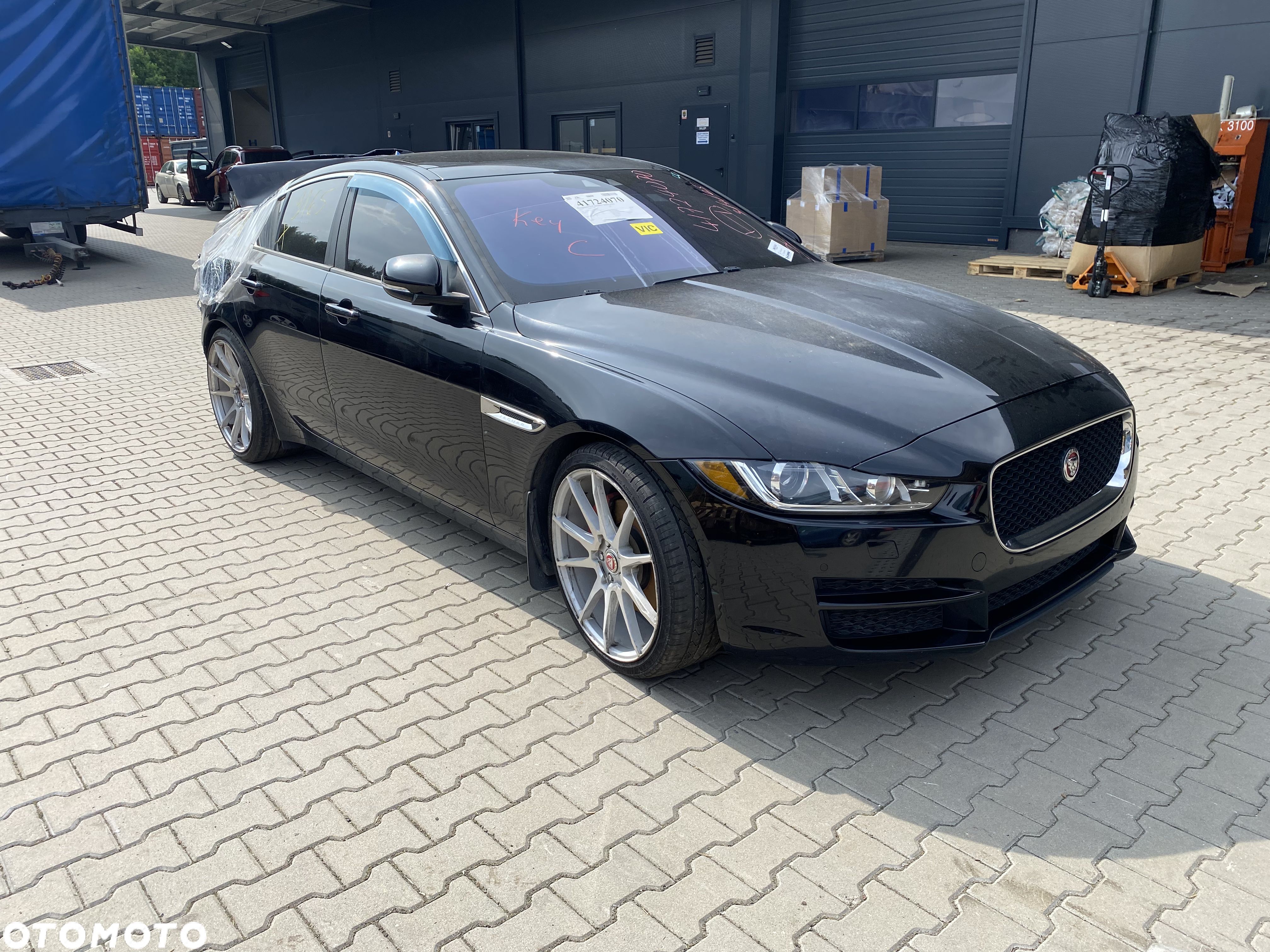 Jaguar XE - 1