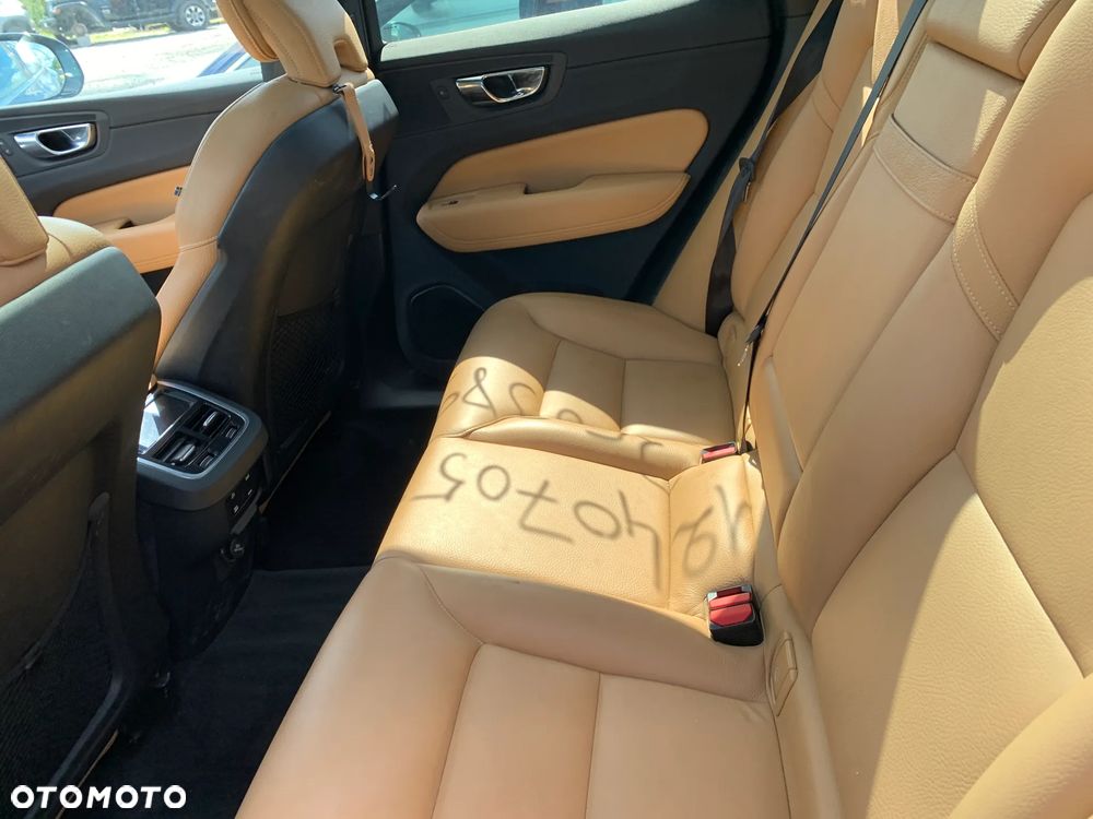 Volvo XC 60 T6 AWD Momentum - 10