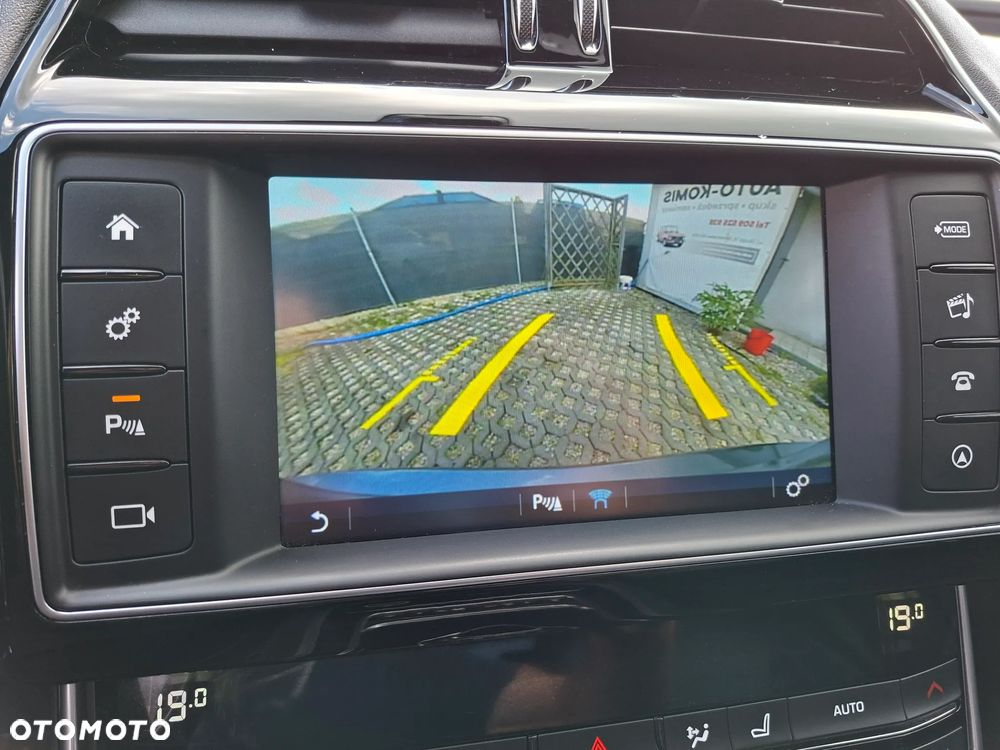 Jaguar XF 2.0 i4D AWD R-Sport - 24