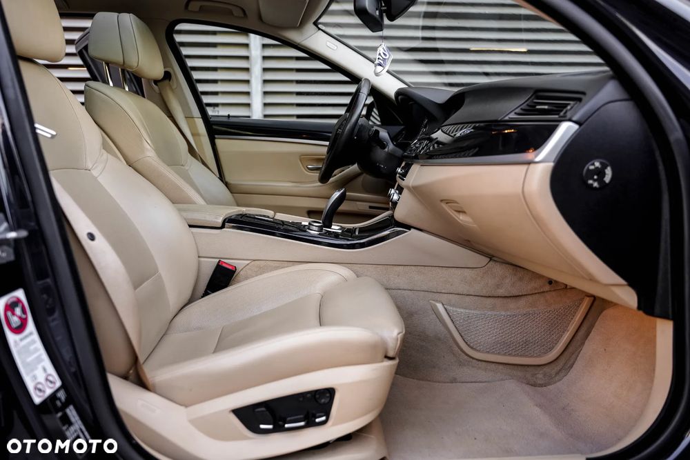 BMW Seria 5 525d xDrive Luxury Line - 16