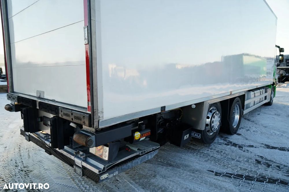 Renault T 430 / 6x2 / REFRIGERAT -9 M / UNITATE CARRIER SUPRA 1250 / platformă elevatoare / oblon rulant / punte de ridicare / direcție - 14