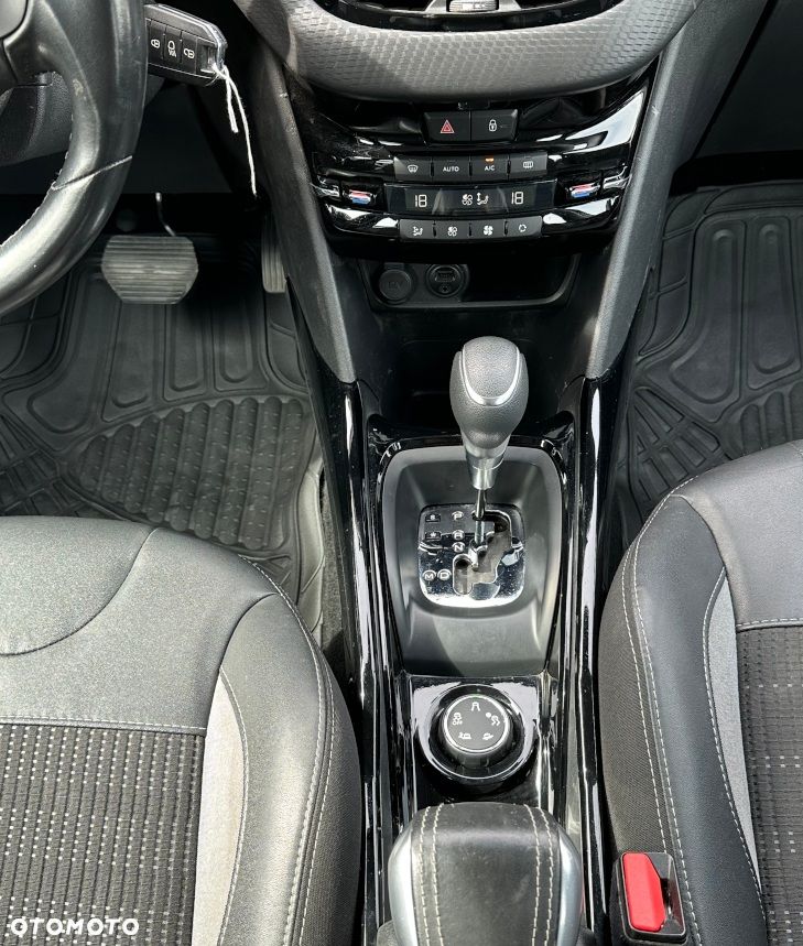 Peugeot 2008 PureTech 110 GPF Stop&Start EAT6 Allure - 15