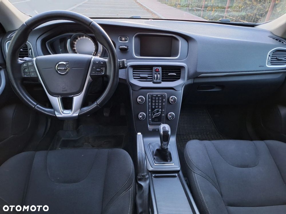 Volvo V40 T2 Momentum - 8