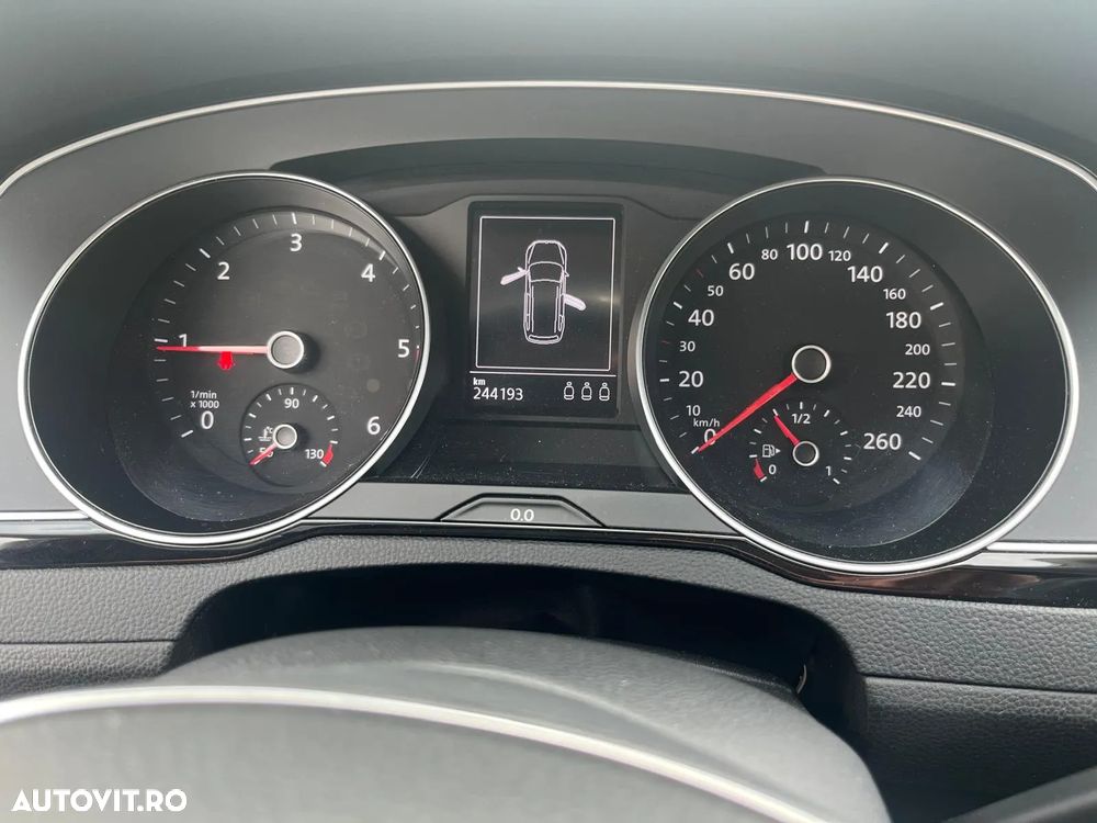 Volkswagen Passat - 8