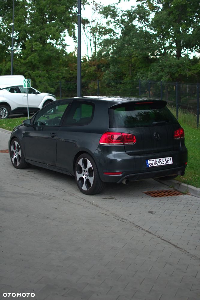 Volkswagen Golf 2.0 TSI GTI - 2