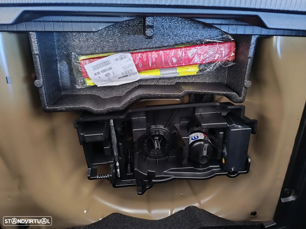 Peugeot 2008 1.2 PureTech Active Pack - 38