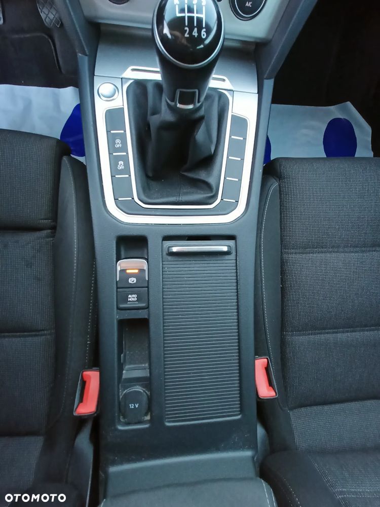 Volkswagen Passat Variant 2.0 TDI BMT Highline - 29