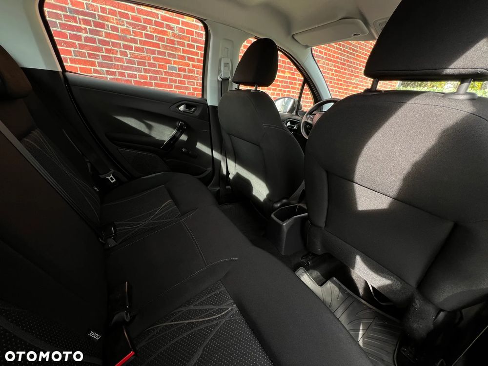 Peugeot 208 - 18