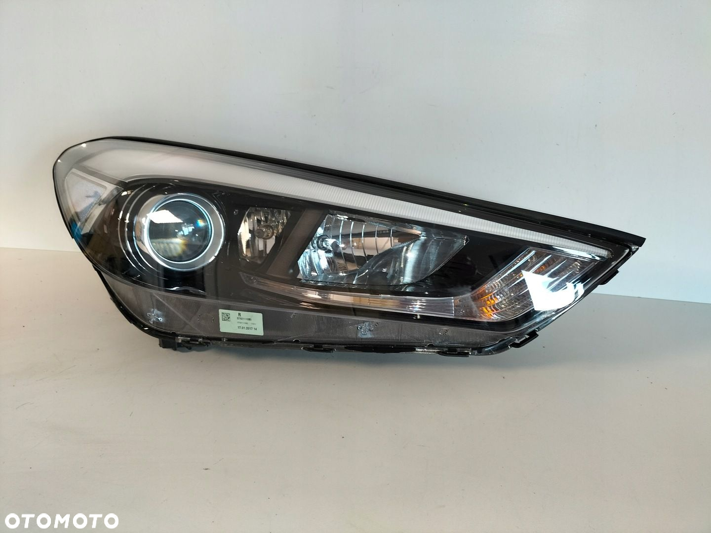 Lampa przednia reflektor prawa HYUNDAI TUCSON III 15-18 - 2