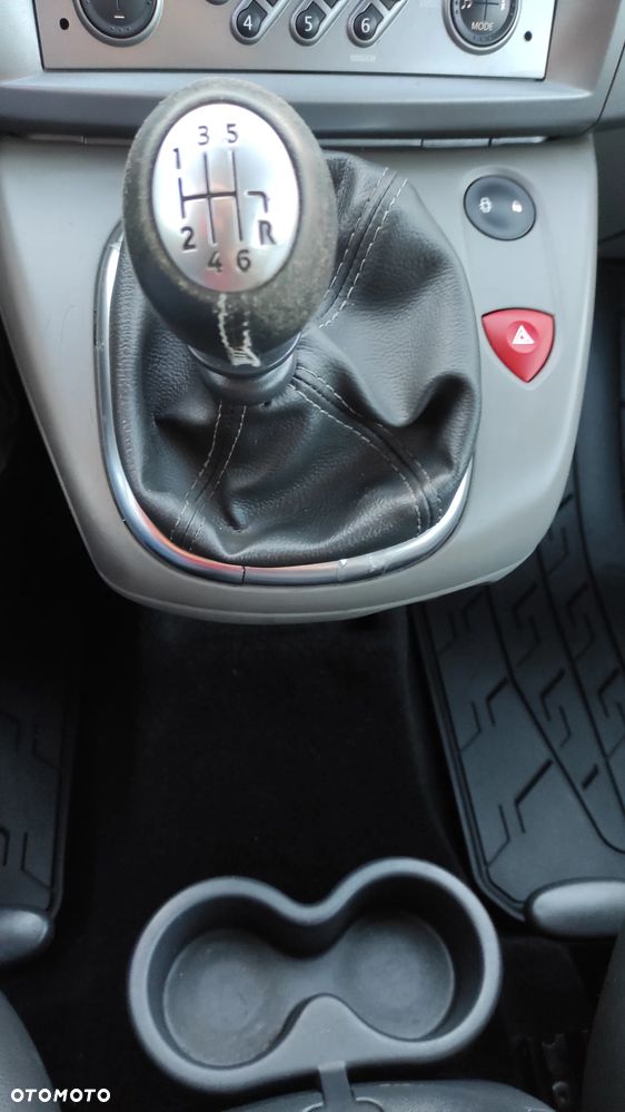 Renault Scenic 1.9 dCi FAP Conquest - 25