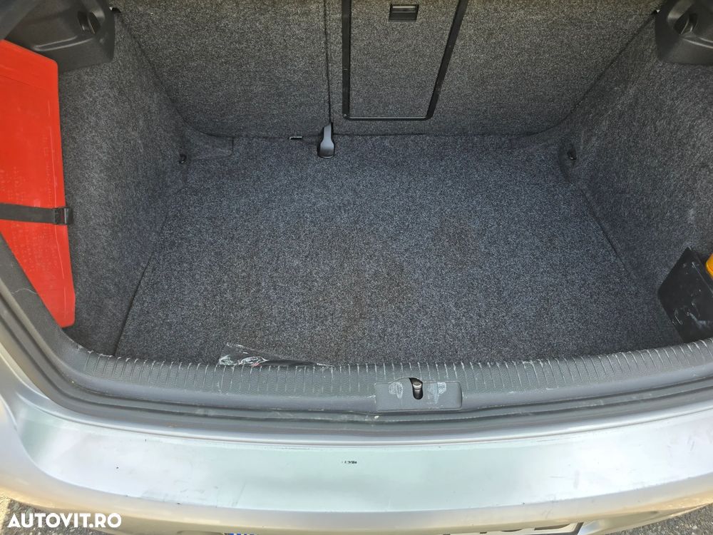 Volkswagen Golf 2.0 TDI Comfortline - 26