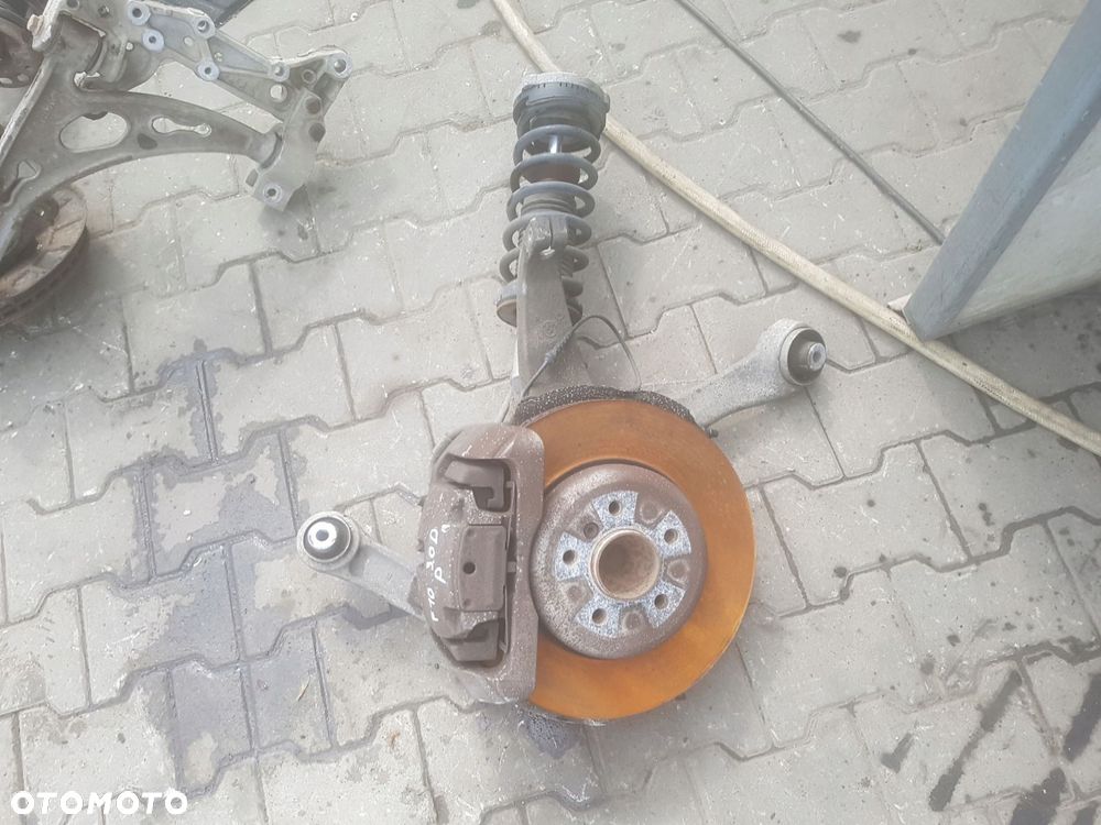 BMW F10 3.0 D AMORTYZATOR ZWROTNICA PRAWA PRZÓD