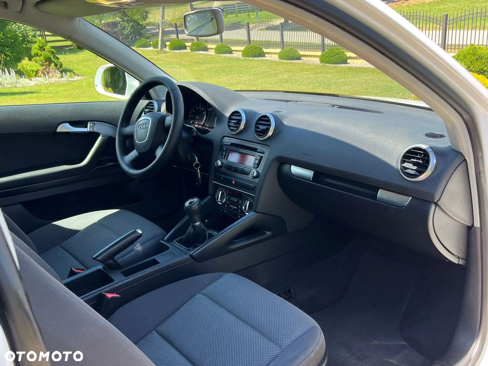 Audi A3 3-drzwiowe 1.6 Attraction - 14