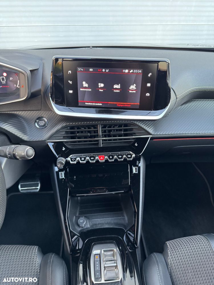 Peugeot 2008 PureTech 130 EAT8 GT - 17