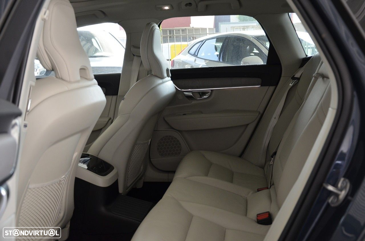 Volvo V90 2.0 T6 PHEV Plus Dark AWD - 11