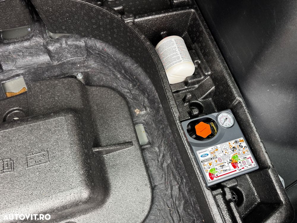 Ford Kuga 2.5 Duratec FHEV ST-LINE X - 40