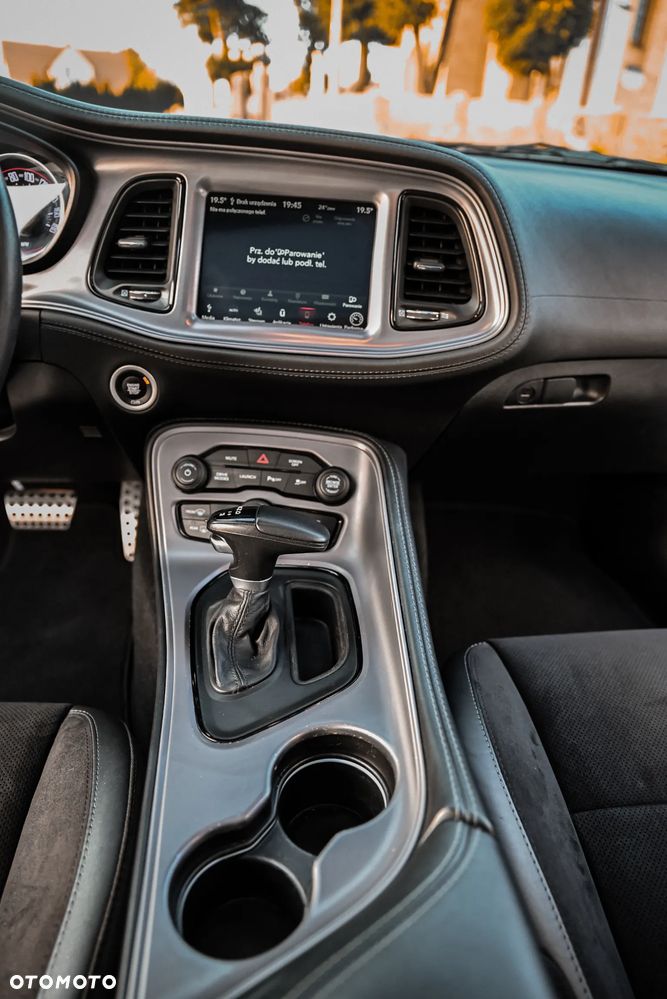Dodge Challenger 6.4 Scat Pack - 17