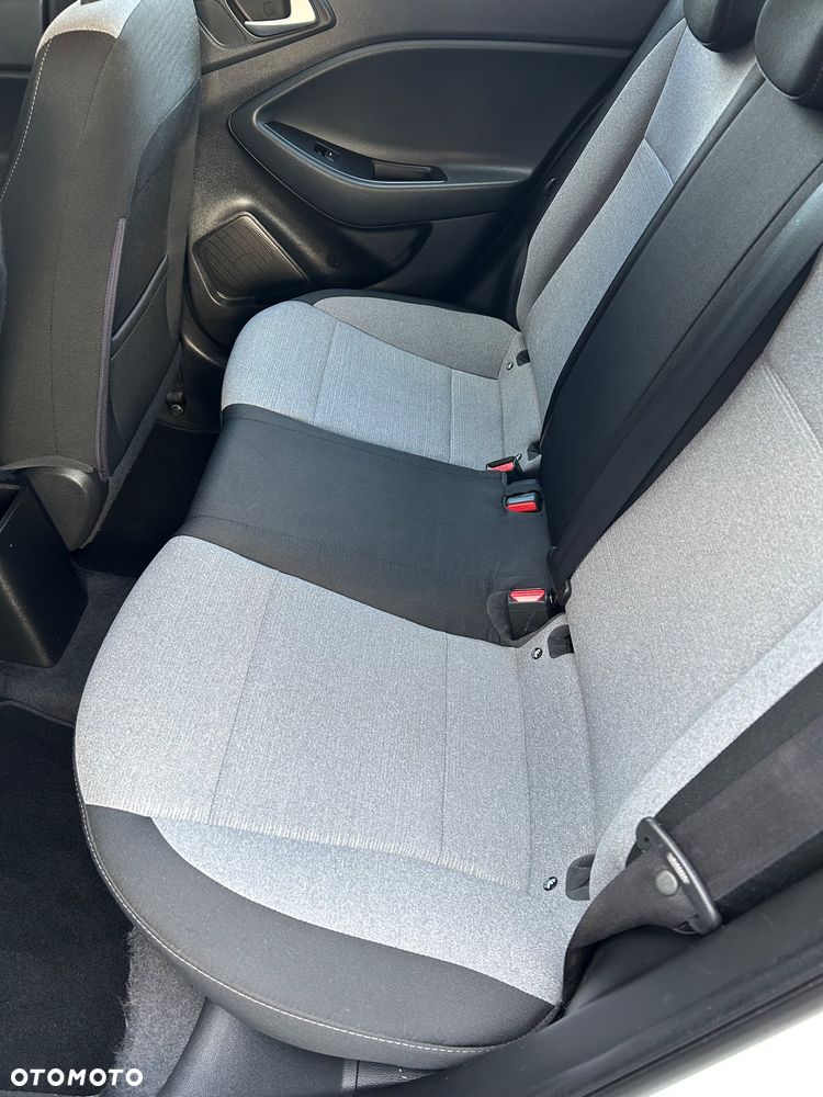 Hyundai i20 - 15