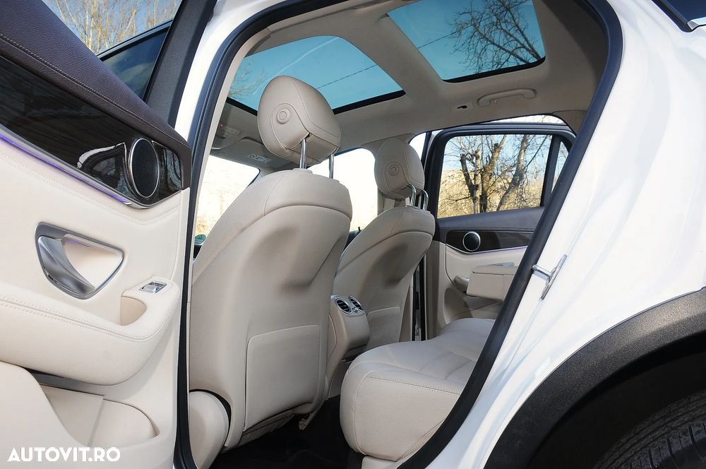 Mercedes-Benz GLC 300 e 4MATIC - 31